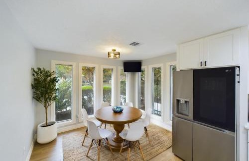 Northside Casa | Buckle n Boots BNB - 20 minutes to downtown and pool