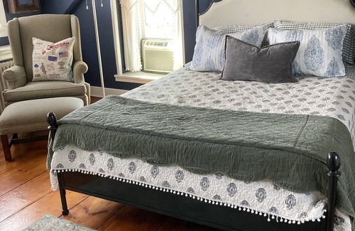 New Britain Township Otro | Bucks County Cozy, Rustic Farmhouse Guest Suite