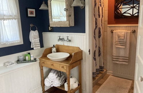 New Britain Township Otro | Bucks County Cozy, Rustic Farmhouse Guest Suite