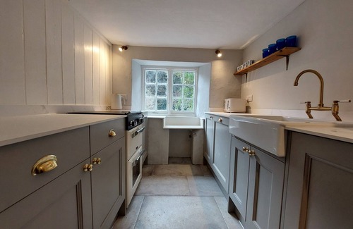 Bucks Mills Cabaña | Bucks Mills, Devon coastal retreat 500m from dog-friendly beach & woodland walks