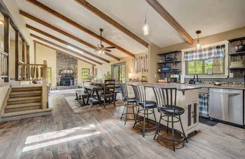 Monument Casa | Buckskin Hideaway, Hiking & Biking Trails BBQ