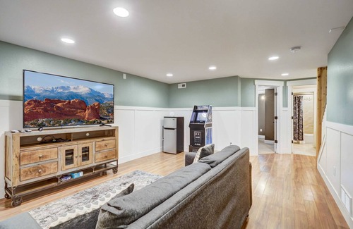Monument Casa | Buckskin Hideaway, Hiking & Biking Trails BBQ