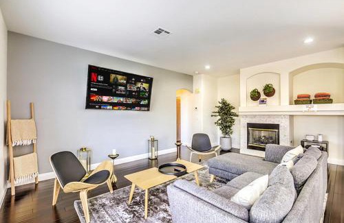 Highland Hills Casa | Buddha Gem, Central 6 Bed Room Luxury Home with Pool Hot Tub Game Room and much more