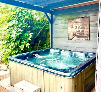 Vijfhuizen Chalet De Esquí | Buddha style family house & jacuzzi & sauna near Amsterdam