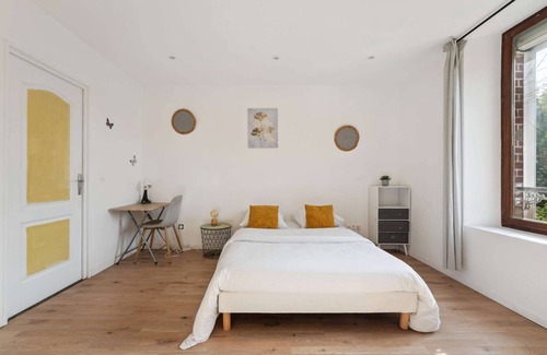 Charleville-Mezieres Apartamento | Budget apart city centre with parking