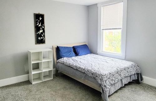 Downtown Baltimore Casa | Budget Bed Room near Downtown Inner Harbor w Free Parking