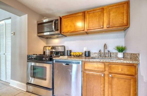 Downtown Baltimore Casa | Budget Bed Room near Downtown Inner Harbor w Free Parking