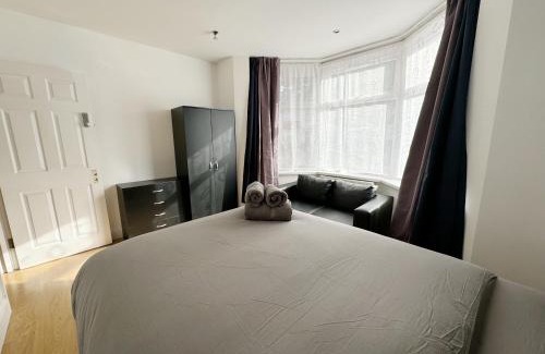 North Acton Casa | Budget Double Room in Acton, Near Central London & Heathrow