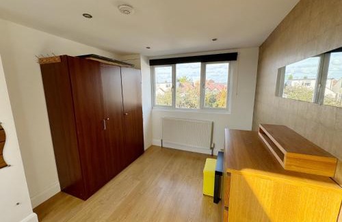 North Acton Casa | Budget Double Room in Acton, Near Central London & Heathrow
