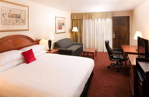 St. George Complejo | Budget Friendly Accommodations at Red Lion Hotel St. George! Pool, Parking, Gym