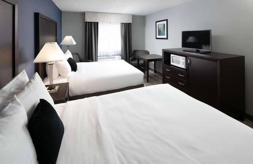 Sequim Complejo | Budget-Friendly Accommodations with Free Parking, Wifi, and Pool