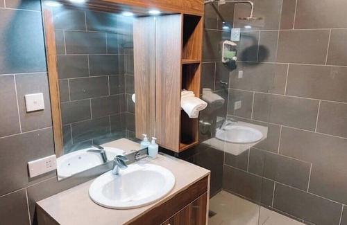 North Ridge Casa | Budget-friendly Hotel in the heart of the city!