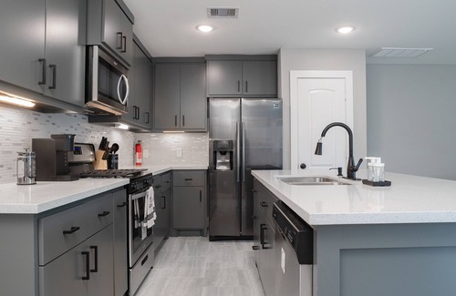 Houston Casa | Budget Friendly, Near Downtown- New Build Home