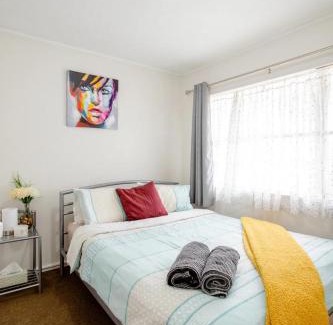 Auckland Casa | Budget friendly rooms near the airport
