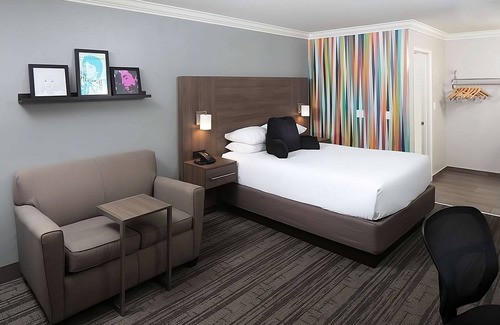 Temecula Complejo | Budget-Friendly Stay in Signature Temecula! Free Parking, Onsite Swimming Pool