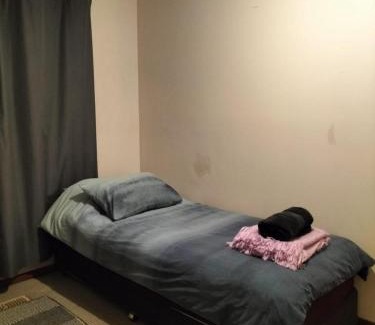 Clayton Casa | Budget Homestay in Clayton - PRIVATE ROOM