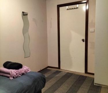 Clayton Casa | Budget Homestay in Clayton - PRIVATE ROOM