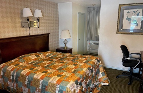Huntington Hotel | Budget Host Alexandria