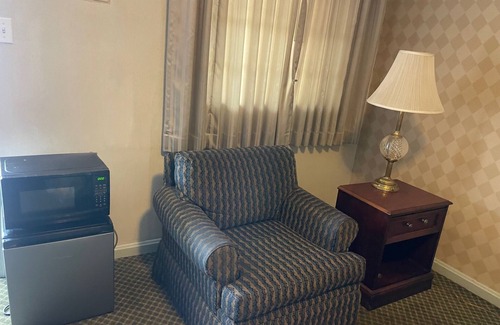 Huntington Hotel | Budget Host Alexandria