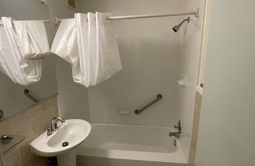 Huntington Hotel | Budget Host Alexandria