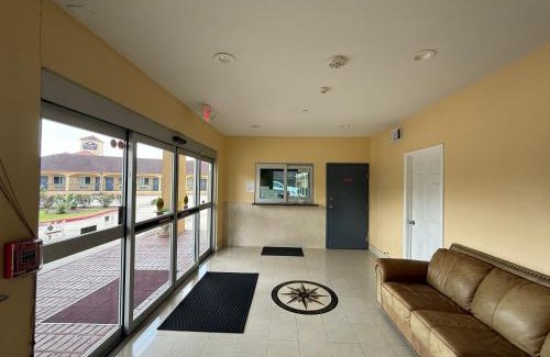 Greater Fondren Southwest Hotel | Budget Host Inn Stafford - Houston