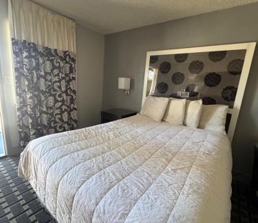 Lakeside Park Hotel | Budget INN At The Heavenly Gondola