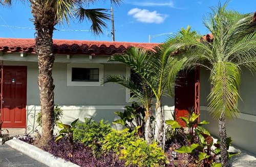 Poinciana Park Hotel | Budget Inn South