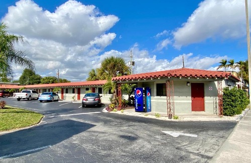 Poinciana Park Hotel | Budget Inn South