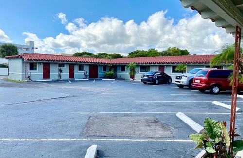 Poinciana Park Hotel | Budget Inn South