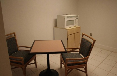 Sugar Creek Hotel | Budget Inn