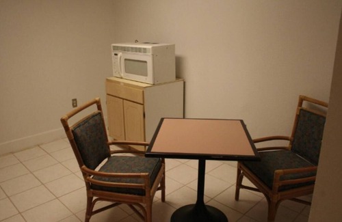 Sugar Creek Hotel | Budget Inn