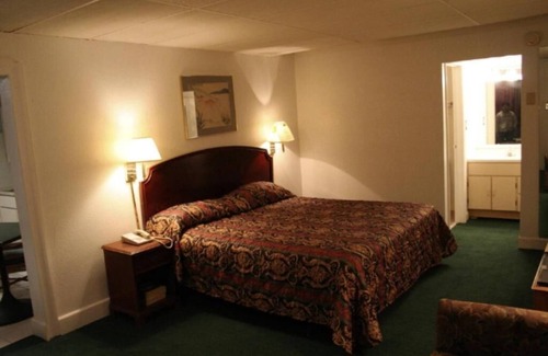 Sugar Creek Hotel | Budget Inn