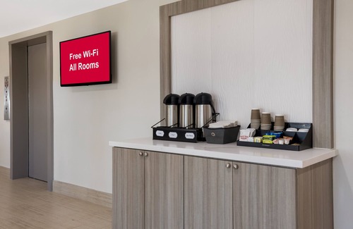 Sulphur Casa | Budget Lodging in Sulphur: Parking Available Onsite, Pets Stays FREE!