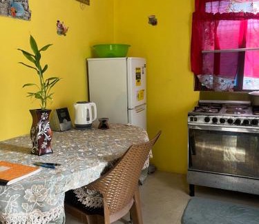 Runaway Bay Apartamento | Budget stay, Rich experience