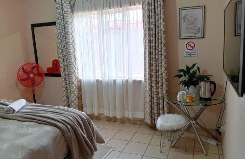 Krugersdorp Casa | Budget Stays at Olivia Pines Guesthouse