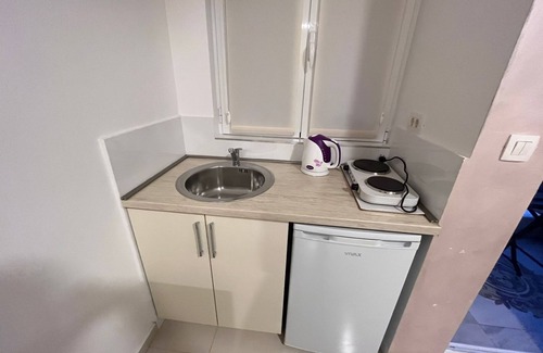 Podmaine Apartamento | Budva Center Kitchen Studio Apartment