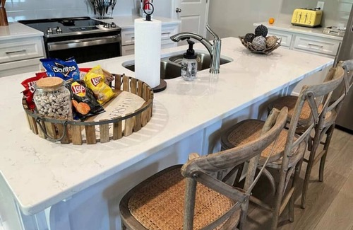 Estill Springs Casa | Bueller's Barrel House - Your Exquisite Getaway (Golf Cart Included)