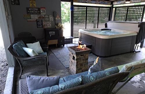 Spottswood Casa | Buffalo Bend 3 BR near Lexington - Hot Tub