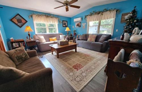 Spottswood Casa | Buffalo Bend 3 BR near Lexington - Hot Tub