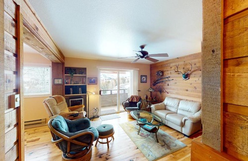 Elkhorn Village Apartamento | Buffalo Charmer