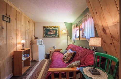 Robbinsville Cabina | Buffalo Creek Cabin | Hot Tub & Creekfront Escape
