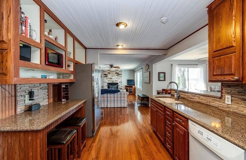 Montello Casa | Buffalo Lake Retreat - charming lakefront 3 bedroom house-great fishing and fun