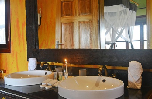 Kasese Cabina | Buffalo Safari Lodge