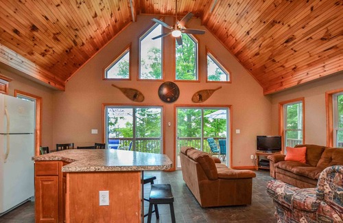 Ovid Casa | Bufflehead Bungalow: "Diversión familiar!"