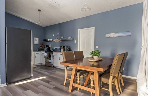 Dunedin Casa | Bug-Free Oasis! Saltwater Pool + Games Near Honeymoon Island!