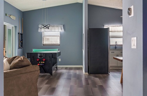 Dunedin Casa | Bug-Free Oasis! Saltwater Pool + Games Near Honeymoon Island!