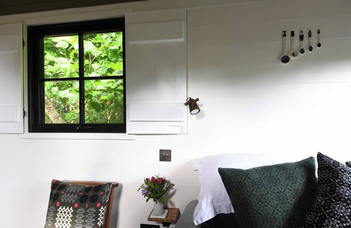Llantwit Major Cabaña | BUGAIL HUT, romantic, with open fire in Llantwit Major