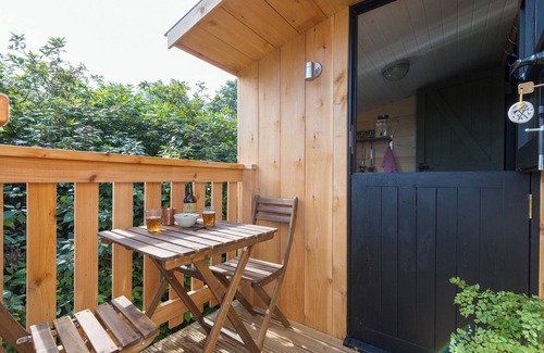 Llantwit Major Cabaña | BUGAIL HUT, romantic, with open fire in Llantwit Major