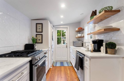 Radcliffeborough Casa | Built in 1840 - Stunning Renovation | The Elliott