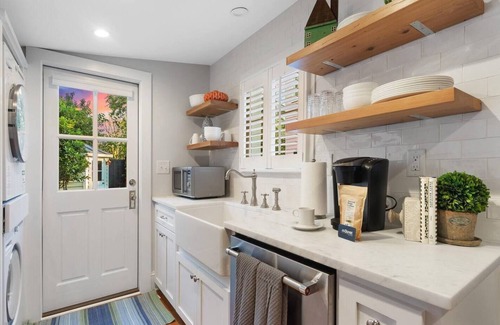 Radcliffeborough Casa | Built in 1840 - Stunning Renovation | The Elliott